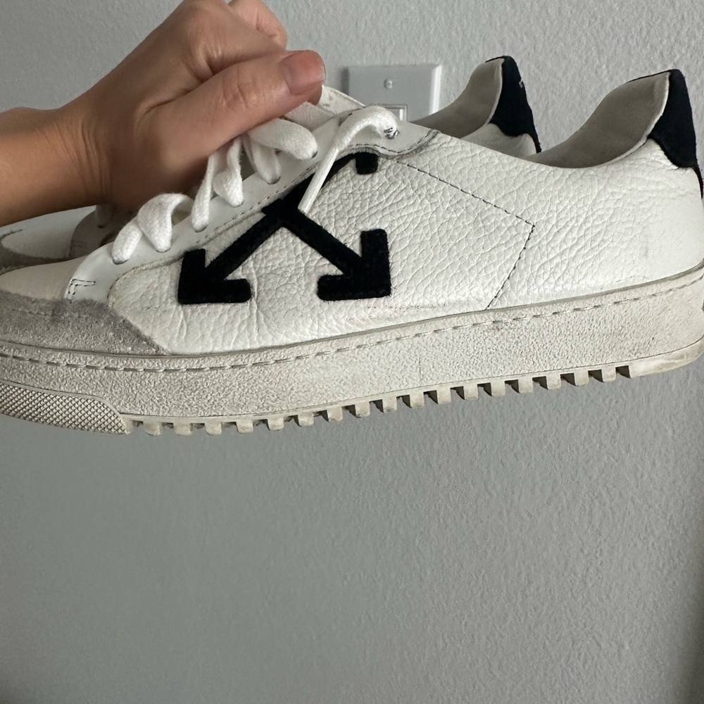 Shoe - Picture 4 of 8
